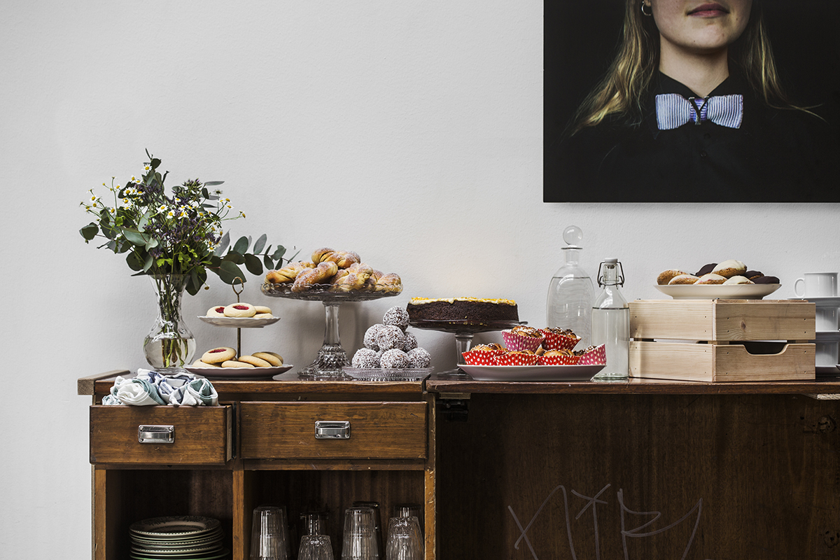 En buffé med kakor i ReTuna konferens