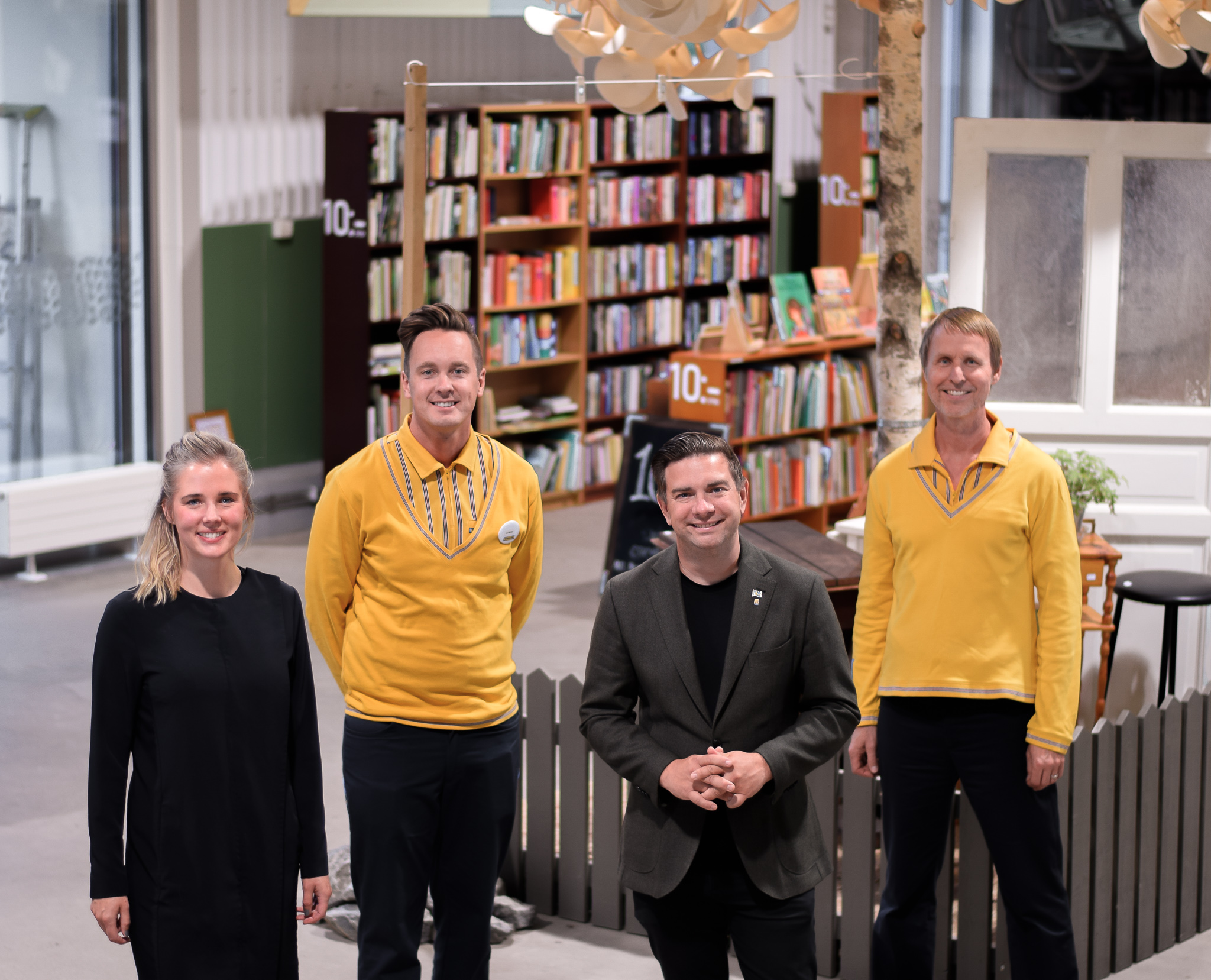 Från vänster Sofia Bystedt, Centrumledare för ReTuna Återbruksgalleria, Jonas Fjäll Butikschef på IKEA Västerås, Jimmy Jansson Kommunstyrelsens ordförande i Eskilstuna och Jonas Carlehed Hållbarhetschef på IKEA Sverige